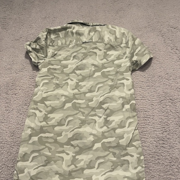 Vineyard Vines
Little Girl's & Girl's Camo Utility Dress size 5 - Picture 7 of 9